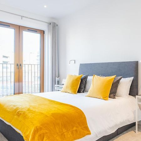St Albans 2 Bed Luxury City Apartment, 5 Mins Walk To Train & Allocated Parking 外观 照片