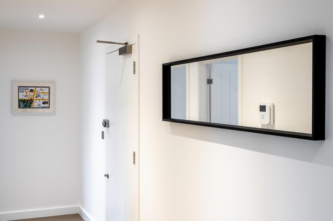 St Albans 2 Bed Luxury City Apartment, 5 Mins Walk To Train & Allocated Parking 外观 照片