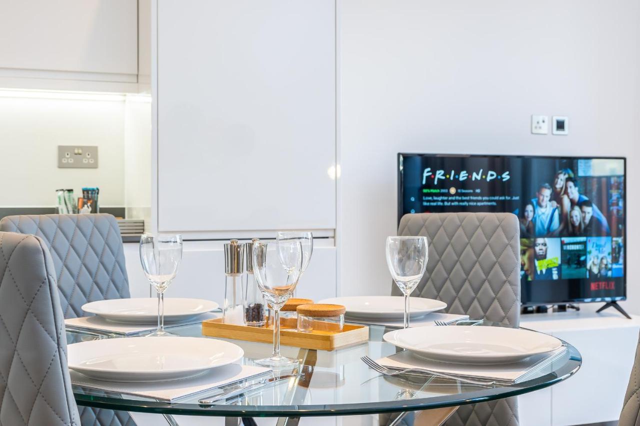 St Albans 2 Bed Luxury City Apartment, 5 Mins Walk To Train & Allocated Parking 外观 照片