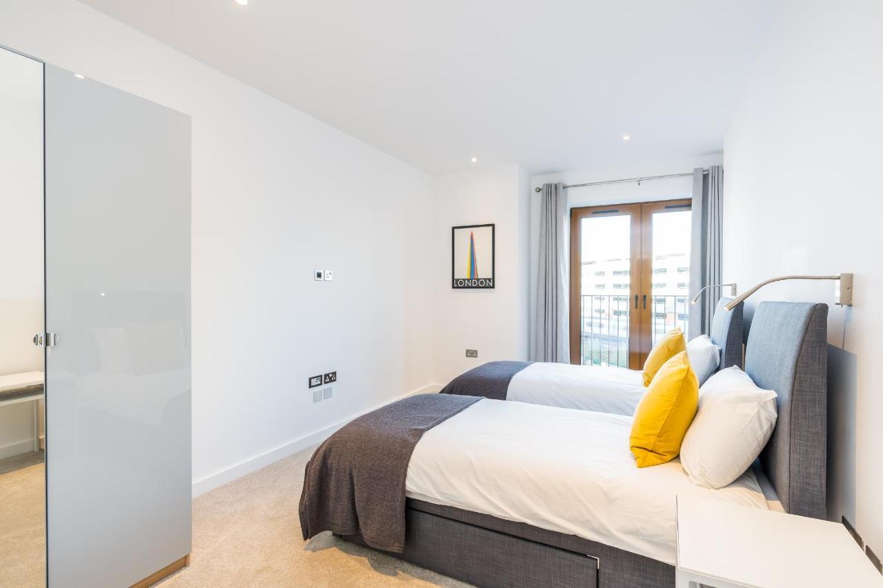 St Albans 2 Bed Luxury City Apartment, 5 Mins Walk To Train & Allocated Parking 外观 照片