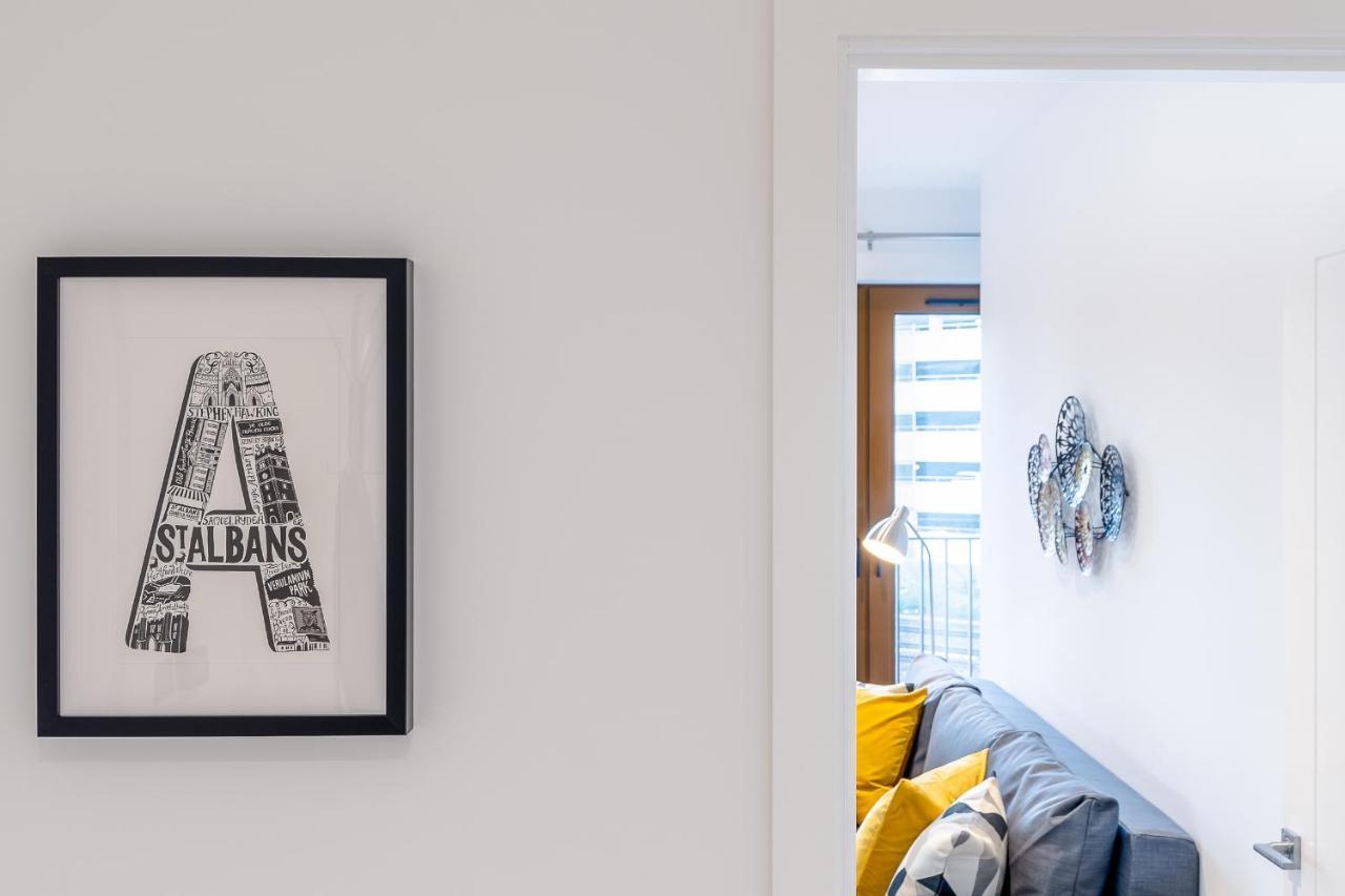St Albans 2 Bed Luxury City Apartment, 5 Mins Walk To Train & Allocated Parking 外观 照片