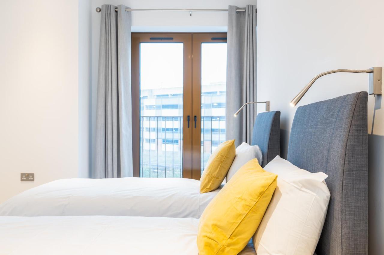 St Albans 2 Bed Luxury City Apartment, 5 Mins Walk To Train & Allocated Parking 外观 照片