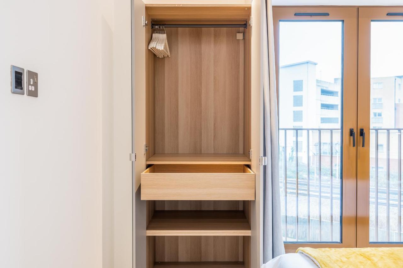 St Albans 2 Bed Luxury City Apartment, 5 Mins Walk To Train & Allocated Parking 外观 照片