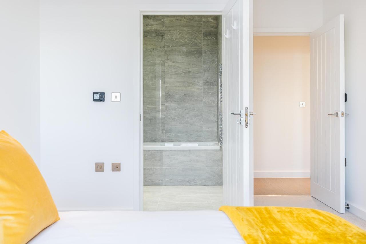 St Albans 2 Bed Luxury City Apartment, 5 Mins Walk To Train & Allocated Parking 外观 照片